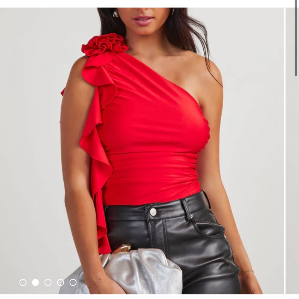 One shoulder top!!